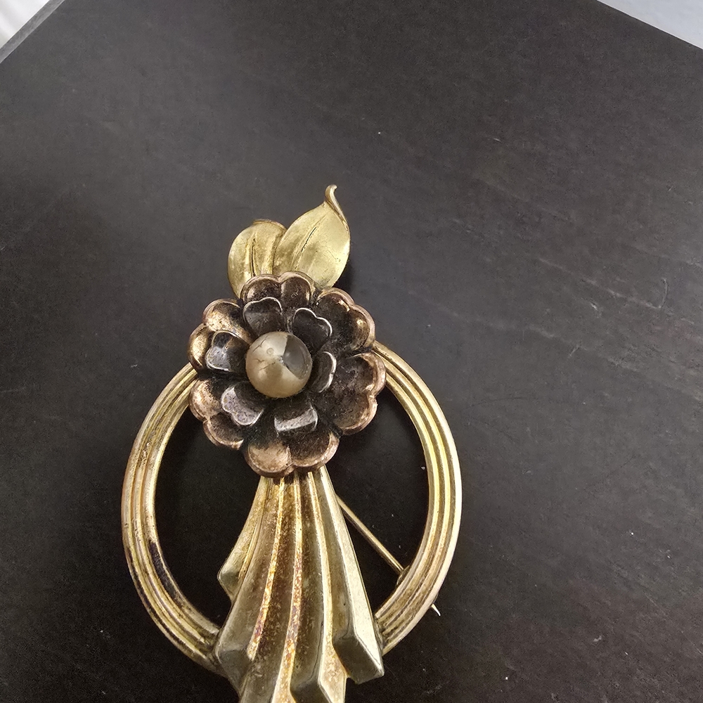 Elegant Gold and Brown Floral Brooch